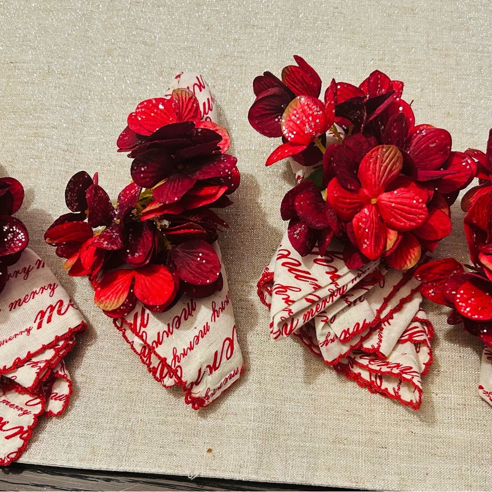 Festive Red Floral Napkin & Rings